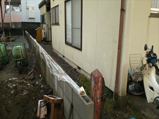 フェンス設置・撤去工事前の画像